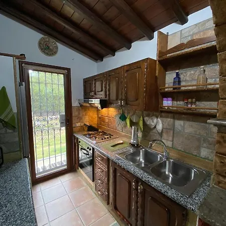 Semesterbostad L'uliveto House